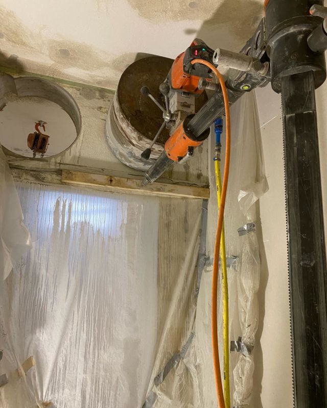 Borrning ventilation på Tallåsskolan 
#stenochbetongteknikikatrineholm #håltagning